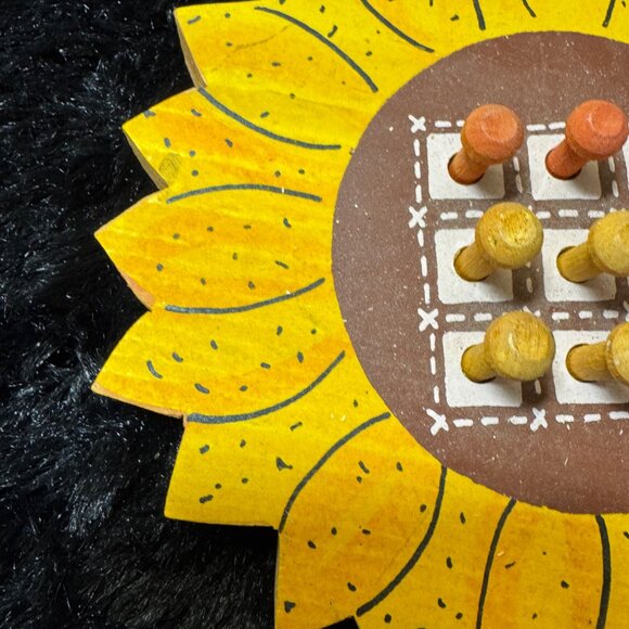 Handmade Wooden Sunflower Tic Tac Toe Board Game With Pegs - Picture 4 of 5